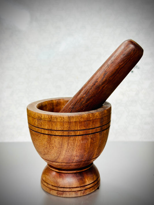 Traditional small wood mortar (ငါးရုပ်စုံသေး)